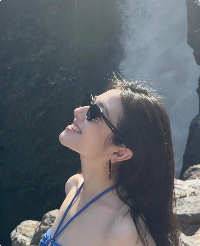 泳装出镜白肌肤小蛮腰看不到一丝赘肉AG真人这谁顶得住！25岁李兰迪(图14)